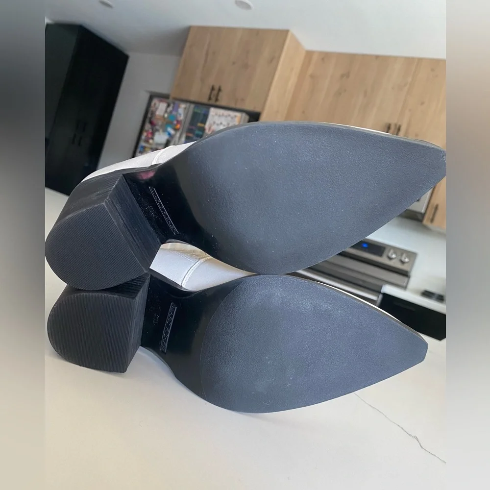 NWOT Marc Fisher Women's Matter Block Heel White Pointed Toe Booties Ankle Boots - Picture 6 of 12